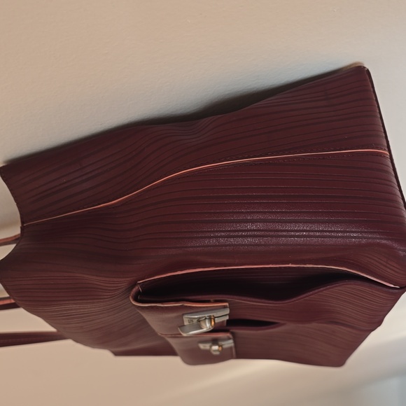 Tumi Leather Shoulder Bag with Elegant Pleating - Picture 6 of 15